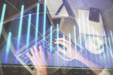 Bilgisayarda ve ön x grafik hologram çiziminde kadın eli yazarken çift pozlama. Borsa yatırım kavramı.