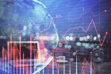 Arka planda eski pazar grafik hologramı ve kişisel bilgisayar var. Çifte maruziyet. Yatırım kavramı.