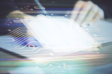 Önünde veri çözeltisi hologramı olan arka planda el yazısına çifte maruz kalma. Teknoloji konsepti. Kapat.