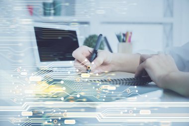 Teknoloji kodlama hologramıyla kadın elinin arka planda çoklu pozlanması. Veri kavramı.