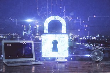 Bilgisayar ve ikon hologramı ile masaüstüne çift pozlama. Veri güvenliği kavramı.