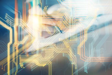 Dünya haritası hologramı ve veri tema simgeleriyle notlar alan ellerin çifte pozlanması. Uluslararası ağ verilerinin kavramı.