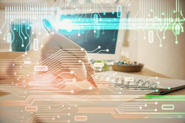 Dijital kodlama simgeleriyle notlar alan ellere çift pozlama. Bilgisayar öğrenme kavramı.