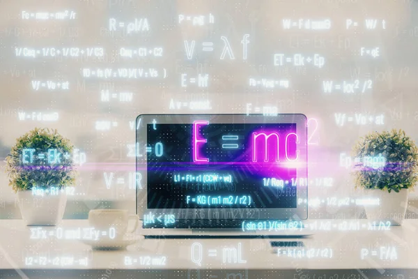 Computadora Escritorio Fondo Fórmula Holograma Escritura Doble Exposición Concepto Educativo — Foto de Stock