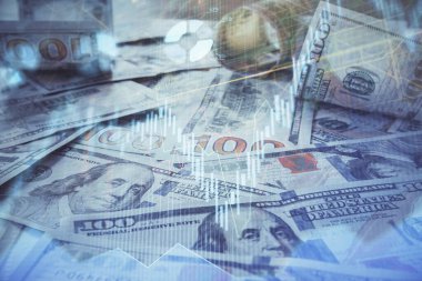 Forx grafiğinin çok sayıda görüntüsü bize dolar banknotları arka planında görünüyor. Finansal başarı piyasası kavramı.