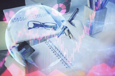 İnternetten alışveriş yapan bir kadının elinde kredi kartı ve finansal tema çizimi var. İş E-ticaret kavramı.