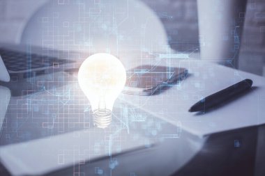 Ampul çizimi ve cep telefonu arkaplanı çift pozlu. Fikir kavramı