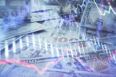 Forx grafiğinin çok sayıda görüntüsü bize dolar banknotları arka planında görünüyor. Finansal başarı piyasası kavramı.