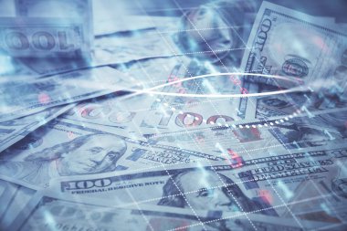 Forx grafiğinin çok sayıda görüntüsü bize dolar banknotları arka planında görünüyor. Finansal başarı piyasası kavramı.