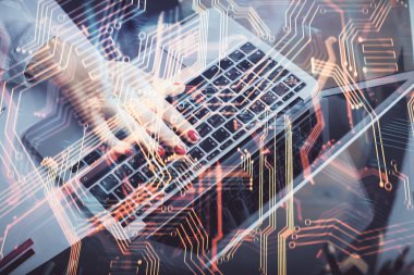 Bilgisayar ve teknoloji temalı çizimlerde kadın elinin çifte pozlanması. Yüksek Teknoloji kavramı.