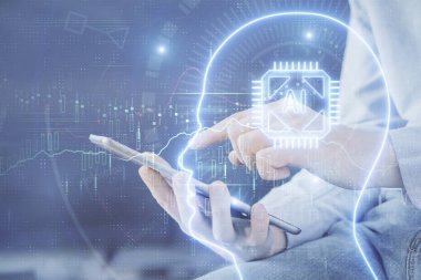 Bir adamın elini tutarken ve dijital bir cihaz ve beyin hologramı çizerken çift pozlama. Veri kavramı.