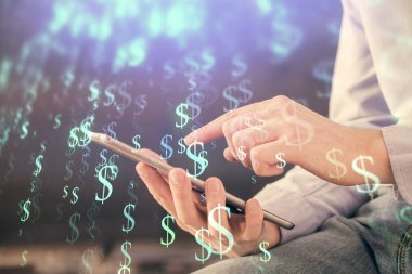 Bir adamın elini tutarken ve dijital bir cihaz ve ön grafik çizimi kullanırken çift pozlama. Finansal piyasa kavramı.