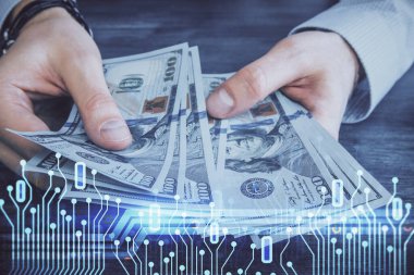 Teknolojiye çoklu maruz kalma hologram, dolar banknotları ve insan eli. Veri kavramı
