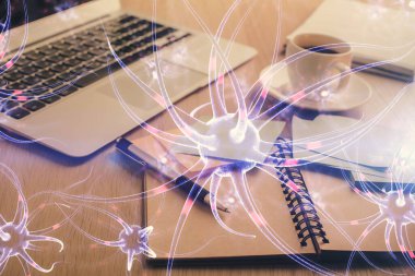 Masa arkasında kahve ve eşyalar olan iki kat nöron çizimi ve masaüstü görüntüsü. Eğitim kavramı