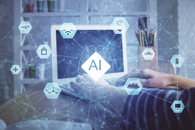 Bilgisayar ve veri temalı hologram çizimlerinde çalışan kadın elleri çift pozlama. Teknoloji kavramı.