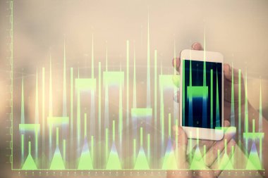 Ön x grafik çizimine çift pozlama hologram ve cep telefonu kullanan bir kadın. Borsa konsepti.