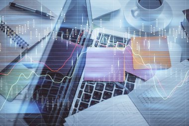 Bilgisayarla birlikte çok sayıda finansal şema çizimi. Araştırma ve analiz kavramı. Üst görünüm.