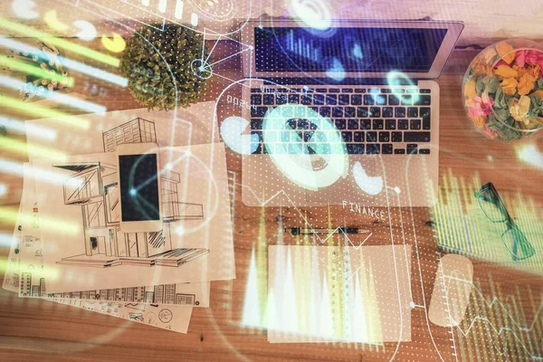 トップビュー作業テーブルの背景にコンピュータでデータテーマ描画ホログラムの二重露光 技術の概念 — ストック写真