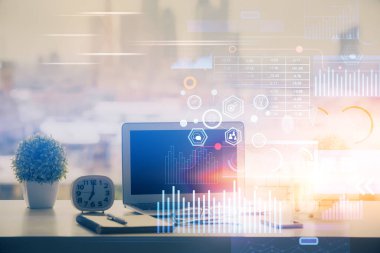 Arkaplanda bilgisayar ve veri teması çizimi olan tablonun çifte pozlandırılması. Yenilik kavramı.