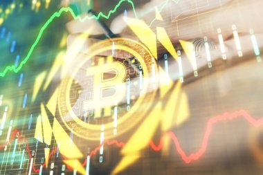 Kripto para birimi hologramı, Bitcoin, ellerin üstünde ico teması not tutuyor. Engelleme zinciri kavramı. Çoklu pozlama