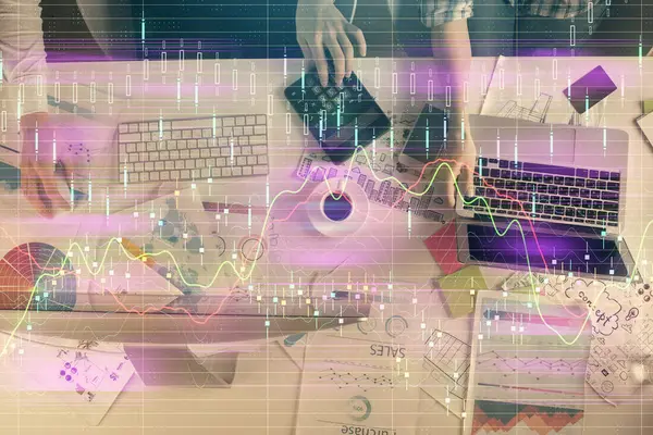 男人和女人在一起工作的多重曝光和财务图表全息图 商业概念 计算机背景 — 图库照片