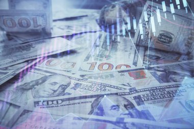 Forx grafiğinin çok sayıda görüntüsü bize dolar banknotları arka planında görünüyor. Finansal başarı piyasası kavramı.