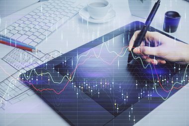 Finansal grafik çizimine çifte maruz kalma hologram ve cep telefonu kullanan bir kadın. Borsa konsepti.