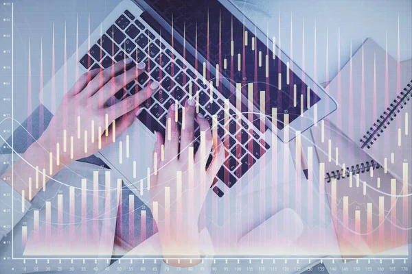 Dupla Exposição Das Mãos Mulher Trabalhando Computador Gráfico Forex Desenho — Fotografia de Stock