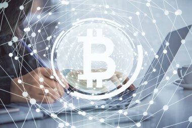 Bilgisayarda ve kripto piyasa temalı hologram çizimlerinde kadın elinin çifte pozu. Engelleme zinciri kavramı.