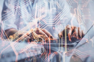 Bilgisayar ve teknoloji temalı çizimlerde kadın elinin çifte pozlanması. Yüksek Teknoloji kavramı.