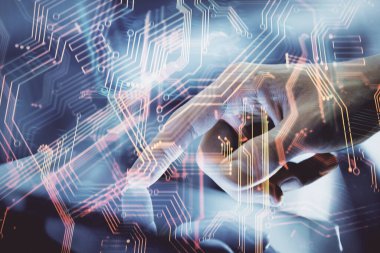 Dijital bir cihaz ve teknoloji temalı hologram çizimi kullanarak insanın elini tutarken çift pozlama. Teknoloji konsepti.