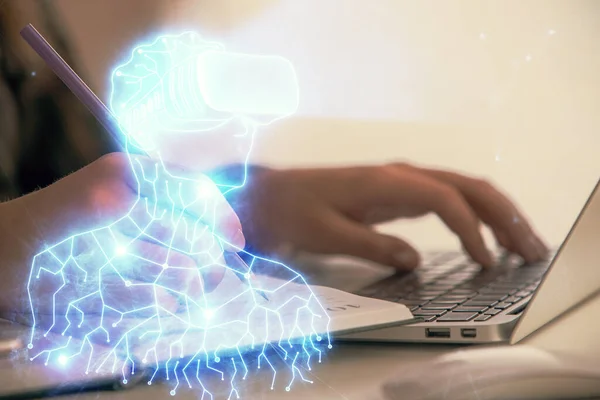 女性双手在电脑上打字的双重曝光和男性在Ar眼镜绘图中的双重曝光 教育概念 — 图库照片