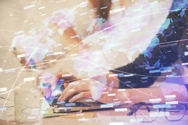 Bilgisayar Veri Temalı Hologram Çizimleri Üzerinde Çalışan Kadın Ellerine Çok — Stok fotoğraf
