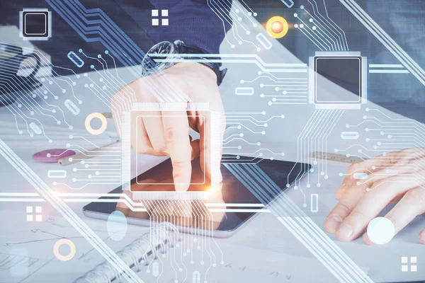 Bir adamın elini tutarken ve dijital bir cihaz ve veri temalı çizim kullanırken çift pozlama. Teknoloji konsepti.