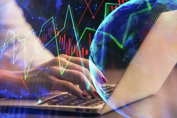 Podwójna Ekspozycja Rąk Bizneswoman Wpisując Komputer Wykres Forex Hologram Rysunek — Zdjęcie stockowe