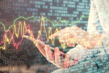 Bir adamın elini tutarken ve dijital bir cihaz ve ön grafik çizimi kullanırken çift pozlama. Finansal piyasa kavramı.