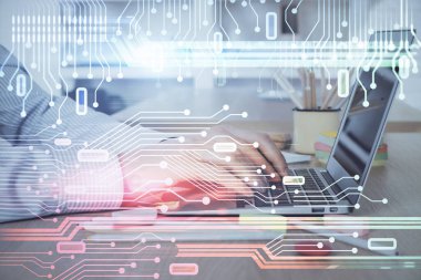 Teknoloji temalı dizüstü bilgisayarla çalışan bir iş adamı. Büyük veri kavramı. Çift pozlama.