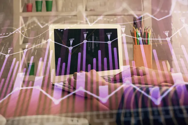 Bilgisayarda Grafik Hologram Çiziminde Kadın Eli Yazarken Çift Pozlama Borsa — Stok fotoğraf
