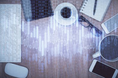 Masaüstü üzerinde telefonlu iki kat mali şema hologramı. Üst Manzara. Mobil ticaret platformu kavramı.