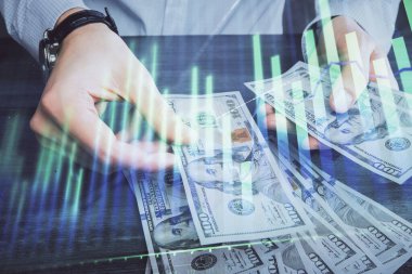 Finansal grafiğe çoklu pozlama hologram, Amerikan dolarları ve insan eli. Analiz kavramı.