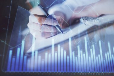 Finansal Forex grafik eller notları arka plan alarak görüntülenir. Araştırma kavramı. Çift Pozlama