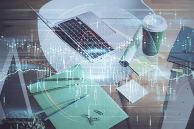 Forx grafiği ve bilgisayarla çalışma alanı çoklu pozlama. Uluslararası çevrimiçi ticaret kavramı.