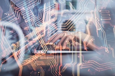 Bilgisayar ve teknoloji temalı çizimlerde kadın elinin çifte pozlanması. Yüksek Teknoloji kavramı.