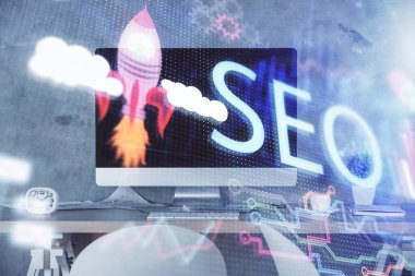SEO çizimine ve ofis içi arka planına iki kez maruz kalmış. Arama optimizasyon motoru kavramı.