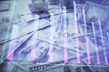 Forx grafiğinin çok sayıda görüntüsü bize dolar banknotları arka planında görünüyor. Finansal başarı piyasası kavramı.