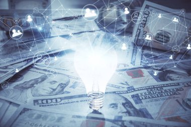 Arka planda Amerikan Doları 'na çekilen ampulün iki katı yansıması. Fikir kavramı.