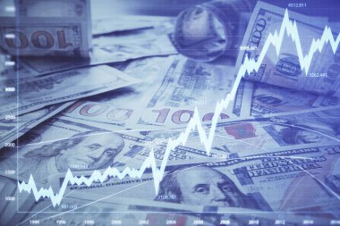 Forx grafiğinin çok sayıda görüntüsü bize dolar banknotları arka planında görünüyor. Finansal başarı piyasası kavramı.