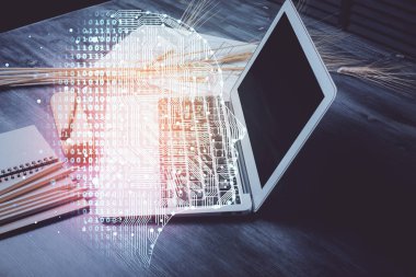 Bilgisayar ve beyin hologram çizerken masaüstüne çifte maruz kalma. Yapay zeka kavramı.