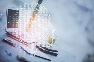 Bilgisayar ve beyin hologram çizerken masaüstüne çifte maruz kalma. Yapay zeka kavramı.