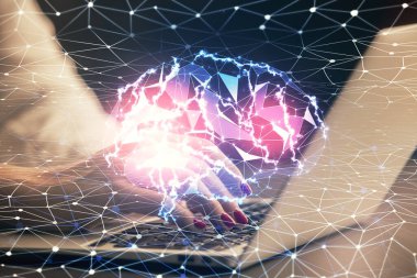 Bilgisayar ve insan beyin hologramı çizimleri üzerinde çalışan kadın ellerine çok maruz kaldı. Ai teknoloji konsepti.